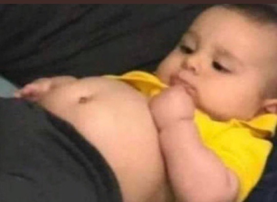 #سماجة_فاضي 📌

🤔🤔

قال لها  أغار  عليك من الكحل و أحمر الشفاه »»» 

 فتحمست وجاءت بدون مكياج »»» 
   فافترقوا  وكان آخر  لقاء  📌

🥺🥺  لاحد يبلكني أمانه