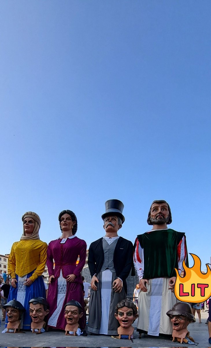 #Andoain Lebiton buruhandi eta erraldoien konpartsa.   

🌡18:40.  32.1° GoikoPlaza