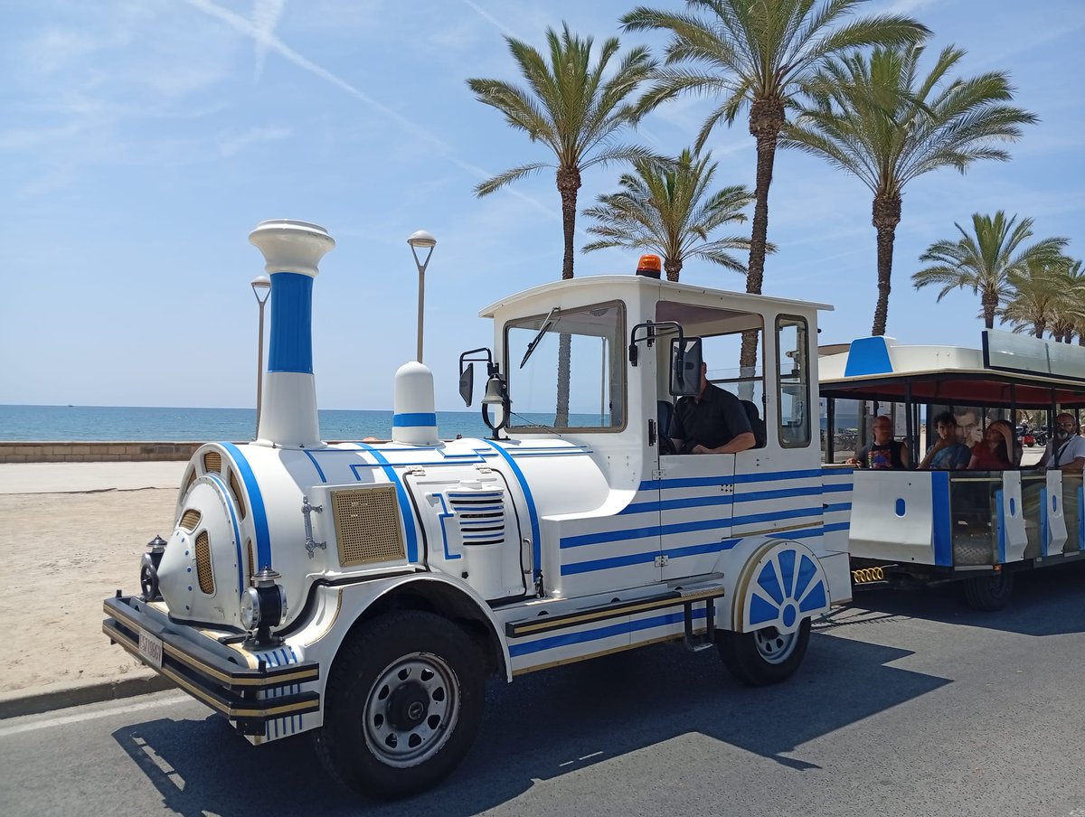 Atenció! 🚂 A partir del 24 de juny torna el Trenet Turístic de Vilanova!  Enguany tenim un nou TRENET!

📷 Vine a descobrir-lo i comparteix les teves fotos a bord amb l'etiqueta #Vilanovaturisme!

ℹ️ Més info: vilanovaturisme.cat/trenet_turistic

#VisitVilanova #VilanovailaGeltrú #VNG