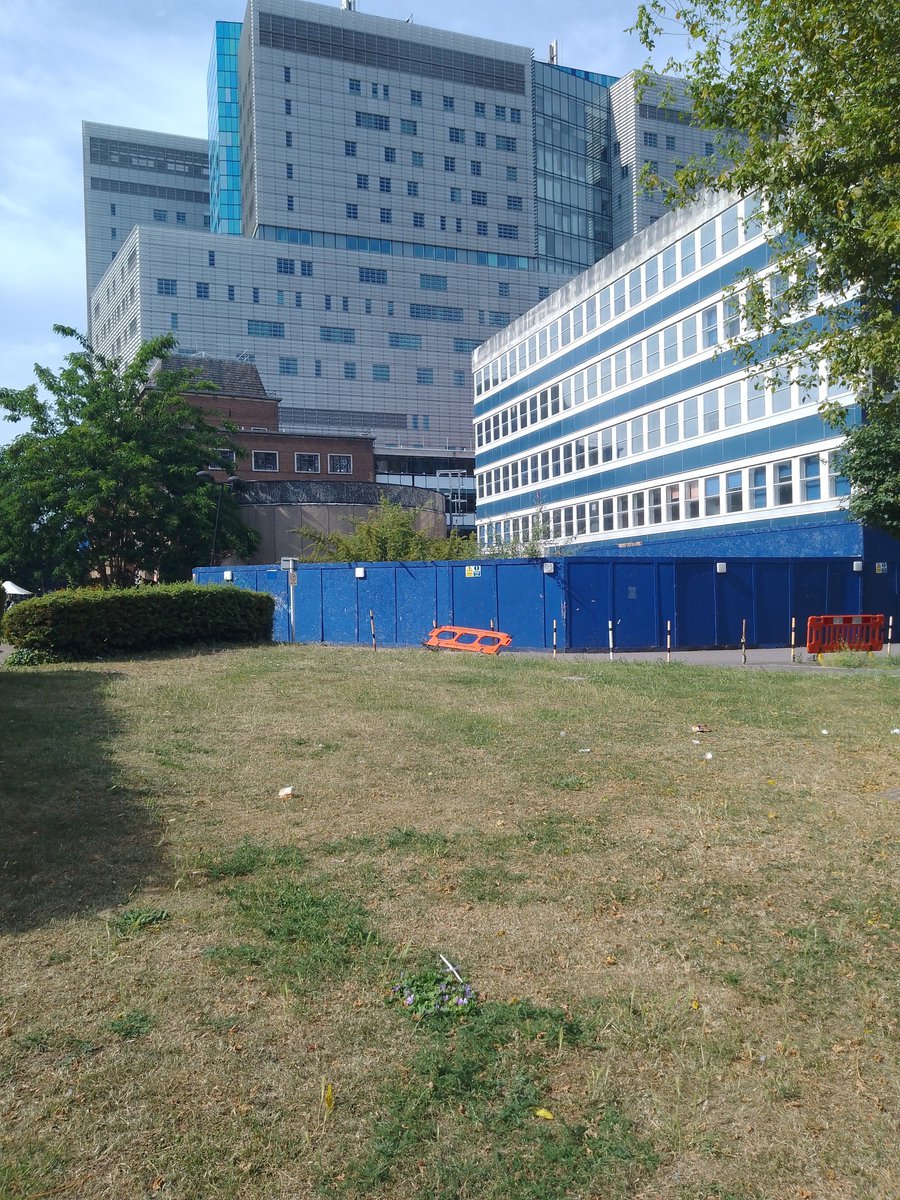 QMUL UNISON 🌵 (@qm_unison) on Twitter photo Multimillion land no longer wanted by NHS & DHSC? <a href="/QMUL/">Queen Mary University of London</a> will buy it!
And we were just talking about healthy surpluses and unnecessary cuts that erode workforce morale and weaken the organisation's backbone. This isn’t strategy, it’s contradiction <a href="/qm_ucu/">Queen Mary UCU</a>
qmul.ac.uk/media/news/202… Multimillion land no longer wanted by NHS & DHSC? <a href="/QMUL/">Queen Mary University of London</a> will buy it!
And we were just talking about healthy surpluses and unnecessary cuts that erode workforce morale and weaken the organisation's backbone. This isn’t strategy, it’s contradiction <a href="/qm_ucu/">Queen Mary UCU</a>
qmul.ac.uk/media/news/202…