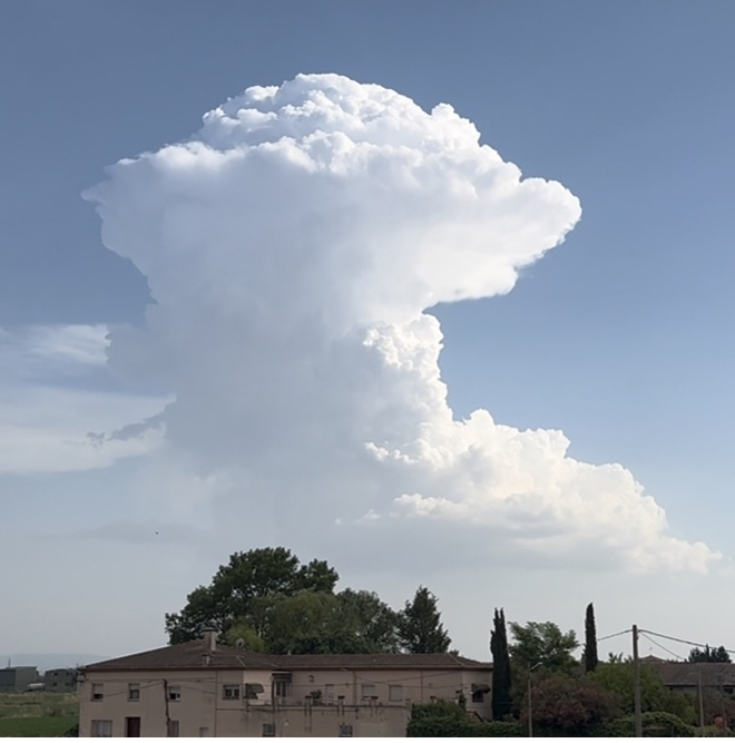 Xavier Coll (@xcollgi) on Twitter photo Mes tard, al sud, també s'han format alguns Cb, com aquest #ivarsdurgell <a href="/meteocat/">Meteocat</a> <a href="/eltempsTV3/">El temps</a> <a href="/AEMET_Cat/">AEMET_Cataluña</a> <a href="/TomasMolinaB/">Tomàs Molina</a> <a href="/MeteoMauri/">MeteoMauri</a> <a href="/gemmapuigf/">Gemma Puig Feliu</a> <a href="/elnacionalcat/">ElNacional.cat</a> <a href="/meteorac1/">Meteorologia RAC1</a> <a href="/tw_agraria/">web agrària ||*||</a> <a href="/climadelleida/">Climadelleida/meteoponent</a> Mes tard, al sud, també s'han format alguns Cb, com aquest #ivarsdurgell <a href="/meteocat/">Meteocat</a> <a href="/eltempsTV3/">El temps</a> <a href="/AEMET_Cat/">AEMET_Cataluña</a> <a href="/TomasMolinaB/">Tomàs Molina</a> <a href="/MeteoMauri/">MeteoMauri</a> <a href="/gemmapuigf/">Gemma Puig Feliu</a> <a href="/elnacionalcat/">ElNacional.cat</a> <a href="/meteorac1/">Meteorologia RAC1</a> <a href="/tw_agraria/">web agrària ||*||</a> <a href="/climadelleida/">Climadelleida/meteoponent</a>