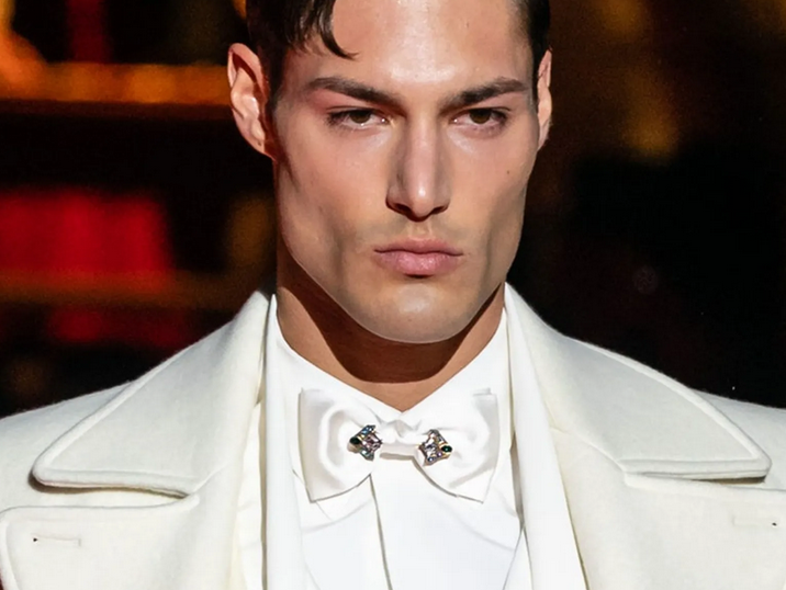 4. Grooms Are Wearing Makeup
Yes, makeup.
👉 Skincare = fine. Makeup = no. You’re a man, not a mannequin.