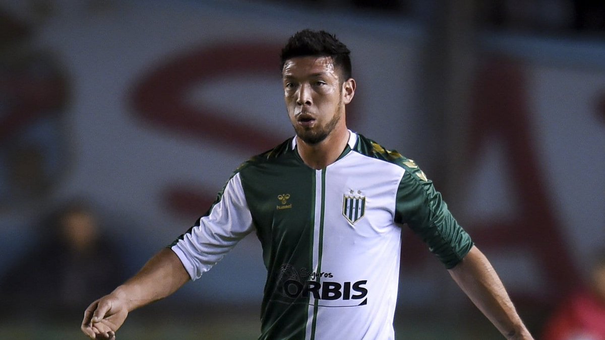 Theovaz__'s tweet photo. ¿3ER CICLO?
Sergio "Chino" Vittor está muy cerca de ser nuevo refuerzo de #Banfield. En las próximas horas se espera un acuerdo verbal. Llegaría como agente libre tras rescindir contrato en #AlKuwaitSC.
Sería su tercer ciclo en El Taladro.
¿Lo traes? https://t.co/dPrhKHDrv1