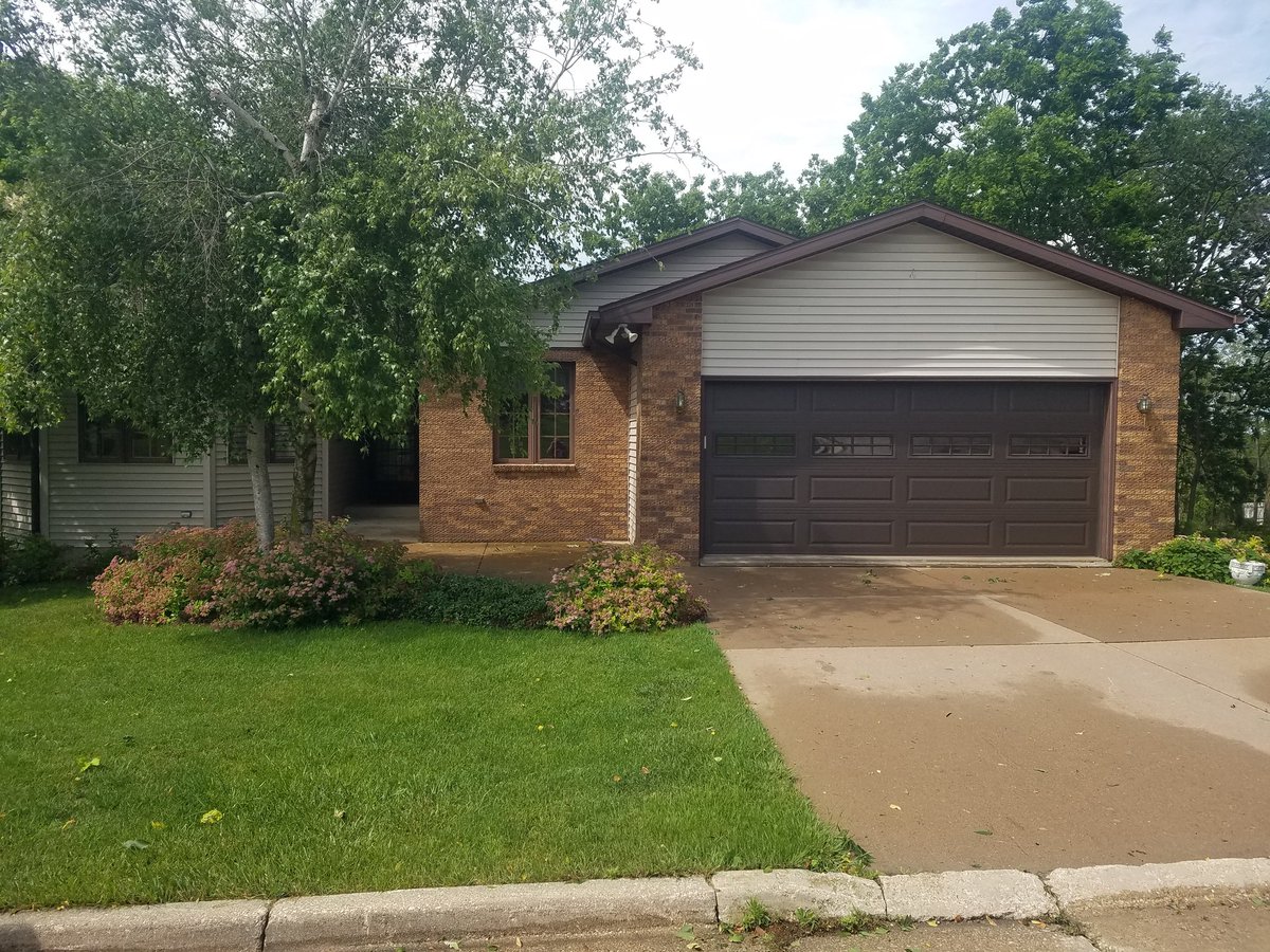 Closed on our new house this morning. Today also happens to be our 10th anniversary. The wife complains every year that I only buy her flowers and nothing else. Well...today was different. Now she only has to wait another 10 years for me to loosen up the wallet again.