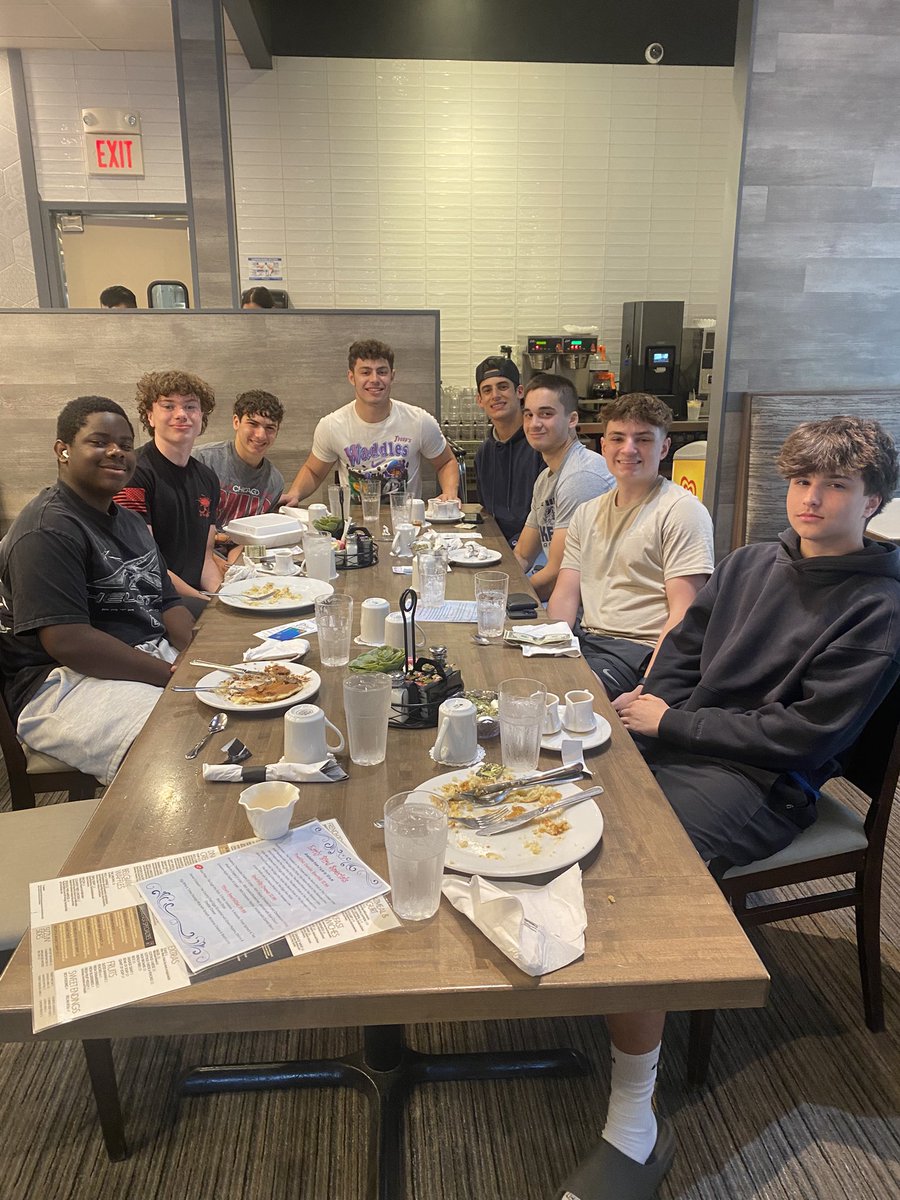 KendanRatini's tweet image. Rise and Shine ☀️. Team 6 with a bright and early breakfast at Dino’s Cafe. Good luck to my teammates who could not make it due to other sports tournaments this weekend. @LakeParkFootbal @Coach_Kirk_67