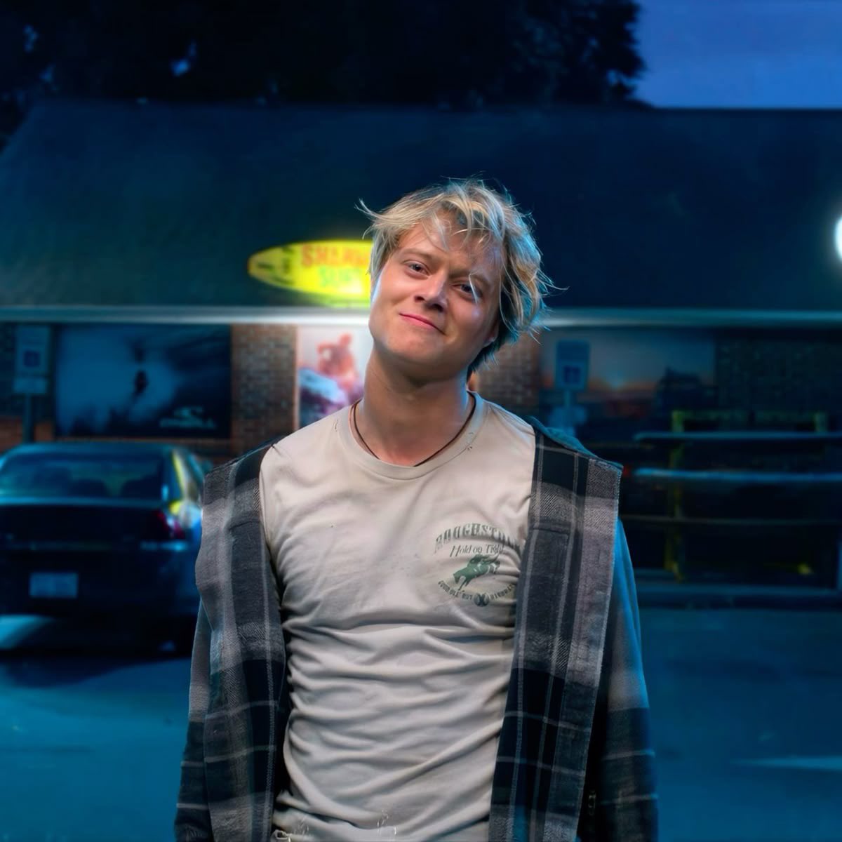 jiarasdaughter's tweet image. SHE'S WEARING HIS SHIRT I'M GOING TO CRY