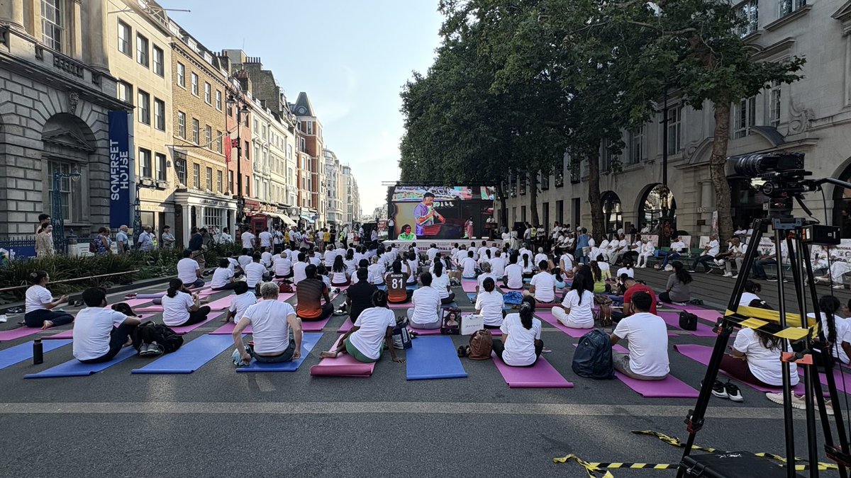 10th edition of International Day of Yoga being celebrated in #London ⁦<a href="/HCI_London/">India in the UK</a>⁩