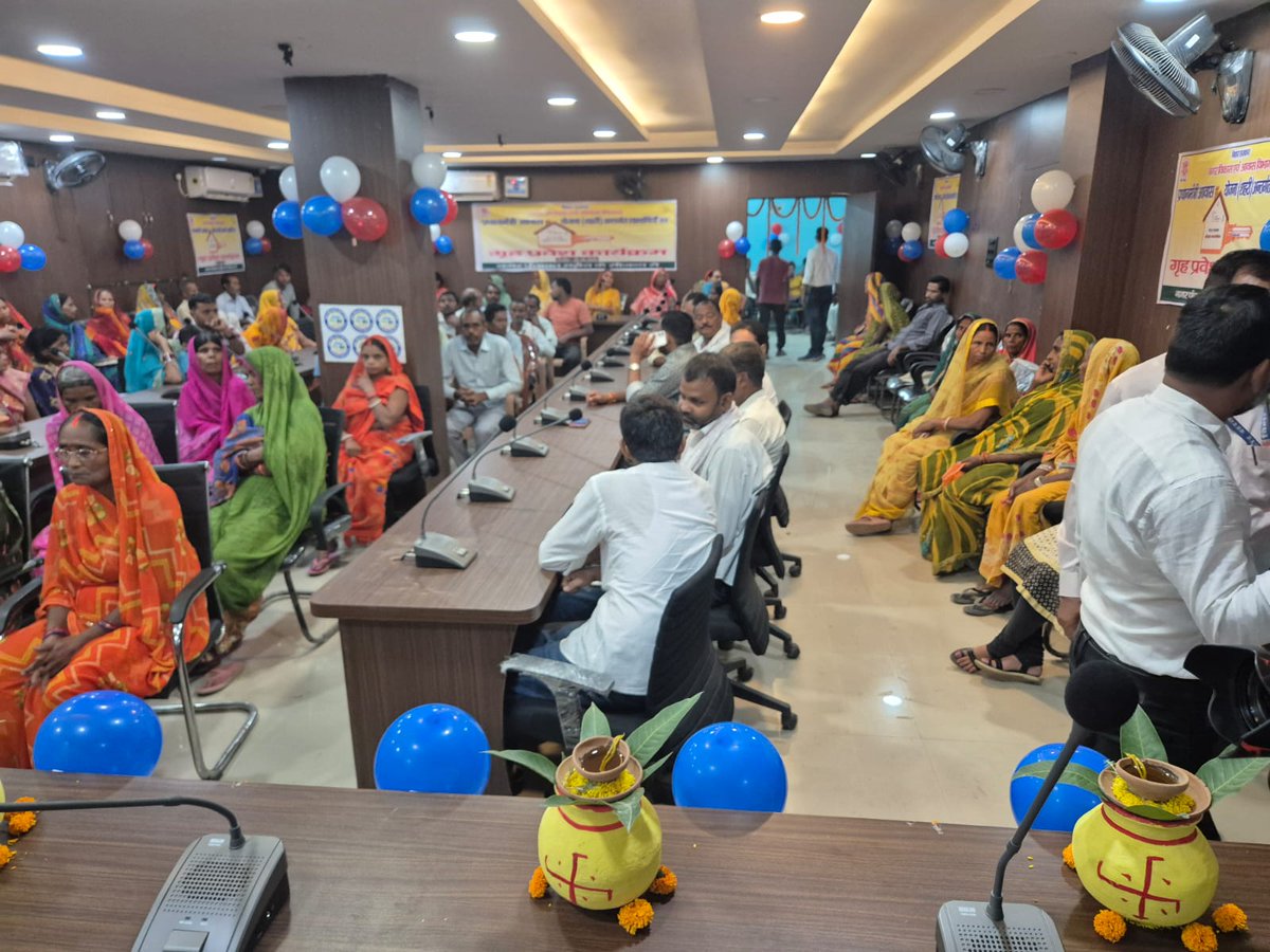 Saran_dm's tweet image. #PMprogramme #livewebcasting #NagarPanchayat #Marhaura #Benificiaries
@UDHDBIHAR @IPRDBihar
 नगर पंचायत मढ़ौरा कार्यालय के सभागार में  मुख्य पार्षद, अनुमंडल पदाधिकारी मढ़ौरा, अनुमंडल पुलिस पदाधिकारी मढ़ौरा ,कार्यपालक पदाधिकारी,प्रखंड विकास पदाधिकारी,उप मुख्य पार्षद एवं सभी वार्ड…