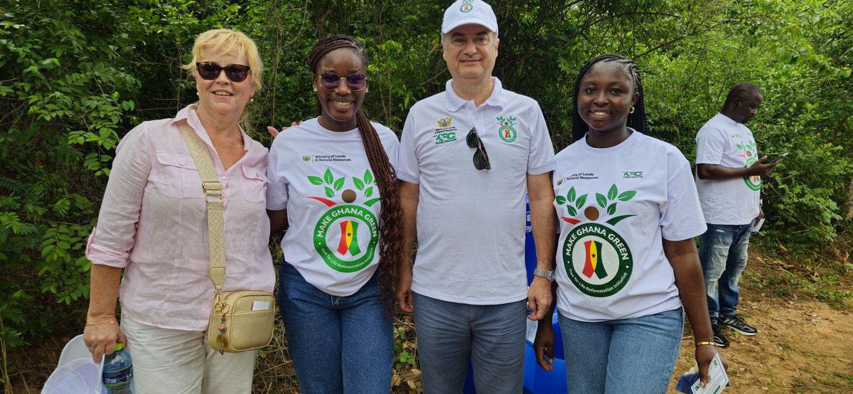 CZAmbAccra's tweet photo. Czech Ambassador and his spouse Martina, together with many other colleagues diplomats, took part in Tree For Life Reforestation Initiative 2025 planting exercise by diplomatic corps organised by @forestrycommgh and @mlnrgovgh
#makeghanagreenagain https://t.co/eNOAPsIjxB