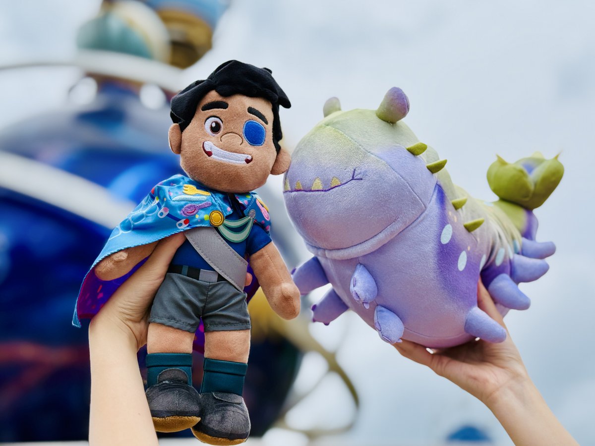 Incoming transmission from the Communiverse 🚀 Elio, now in theaters, has blasted into our parks too 👀 di.sn/60124Xz2o