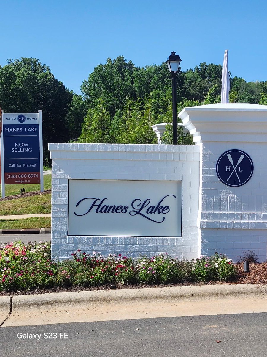 Big thanks to Rob Litteral from TRC for helping spread the word about safe digging! He proudly displayed our safety banner at the Hanes Lake community in Greensboro — a great reminder for everyone to call before you dig. Let’s keep our communities safe, one project at a time!