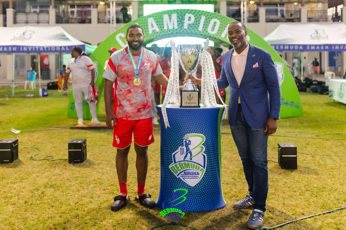 BermudaPremier's tweet image. #FlashbackFriday to June 8 when Minister Darrell and I met the players at the start of the Bermuda Smash Invitational Final. Events like this showcase our talent and build Bermuda’s international profile. Congratulations again to the Hamilton Parish Hurricanes.