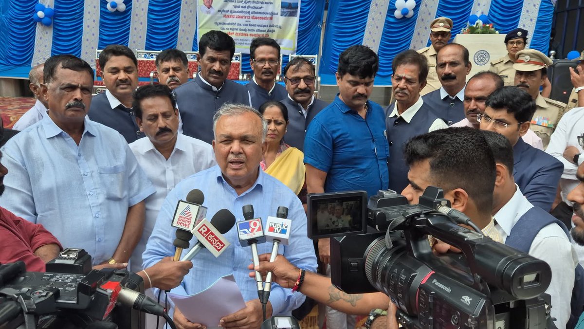 Ranbir Singh (@ranbir_crpf) on Twitter photo The Ex Para military Association Delegation of Karnataka met honorable Transport and Ex-Servicemen Welfare Corporation President Sri Ramalinga Reddy ji & submitted a memorandum to provide all kinds facilities to our paramilitary personnel.
<a href="/RLR_BTM/">Ramalinga Reddy</a>
<a href="/CMofKarnataka/">CM of Karnataka</a>
<a href="/DKShivakumar/">DK Shivakumar</a> The Ex Para military Association Delegation of Karnataka met honorable Transport and Ex-Servicemen Welfare Corporation President Sri Ramalinga Reddy ji & submitted a memorandum to provide all kinds facilities to our paramilitary personnel.
<a href="/RLR_BTM/">Ramalinga Reddy</a>
<a href="/CMofKarnataka/">CM of Karnataka</a>
<a href="/DKShivakumar/">DK Shivakumar</a>