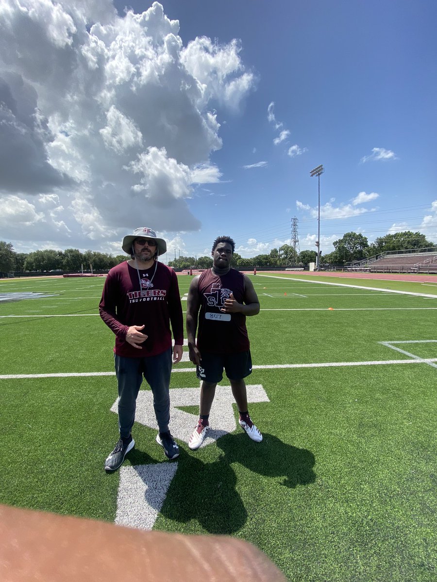 JORDYN ππ (@jordyngrant99) on Twitter photo After a great camp and conversation with <a href="/CoachPasswaters/">Matthew Passwaters</a> & @JayRock_9 Iβm blessed to receive and offer from <a href="/TSUFootball/">Texas Southern Football</a> #TheSauceU βΌοΈβΌοΈπ
<a href="/Coach_Howard10/">Stephen Howard</a>
<a href="/Coach_Coats/">Kyle Coats</a>
<a href="/ChrisBillings54/">Chris Billings</a> After a great camp and conversation with <a href="/CoachPasswaters/">Matthew Passwaters</a> & @JayRock_9 Iβm blessed to receive and offer from <a href="/TSUFootball/">Texas Southern Football</a> #TheSauceU βΌοΈβΌοΈπ
<a href="/Coach_Howard10/">Stephen Howard</a>
<a href="/Coach_Coats/">Kyle Coats</a>
<a href="/ChrisBillings54/">Chris Billings</a>