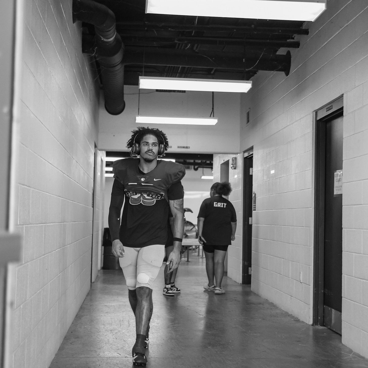 I’ll be returning to butler this summer/fall for this years football season after redshirting at Louisville and medically redshirting last year due to a foot injury. I am ready to go now! And I am fully healthy! See yall soon