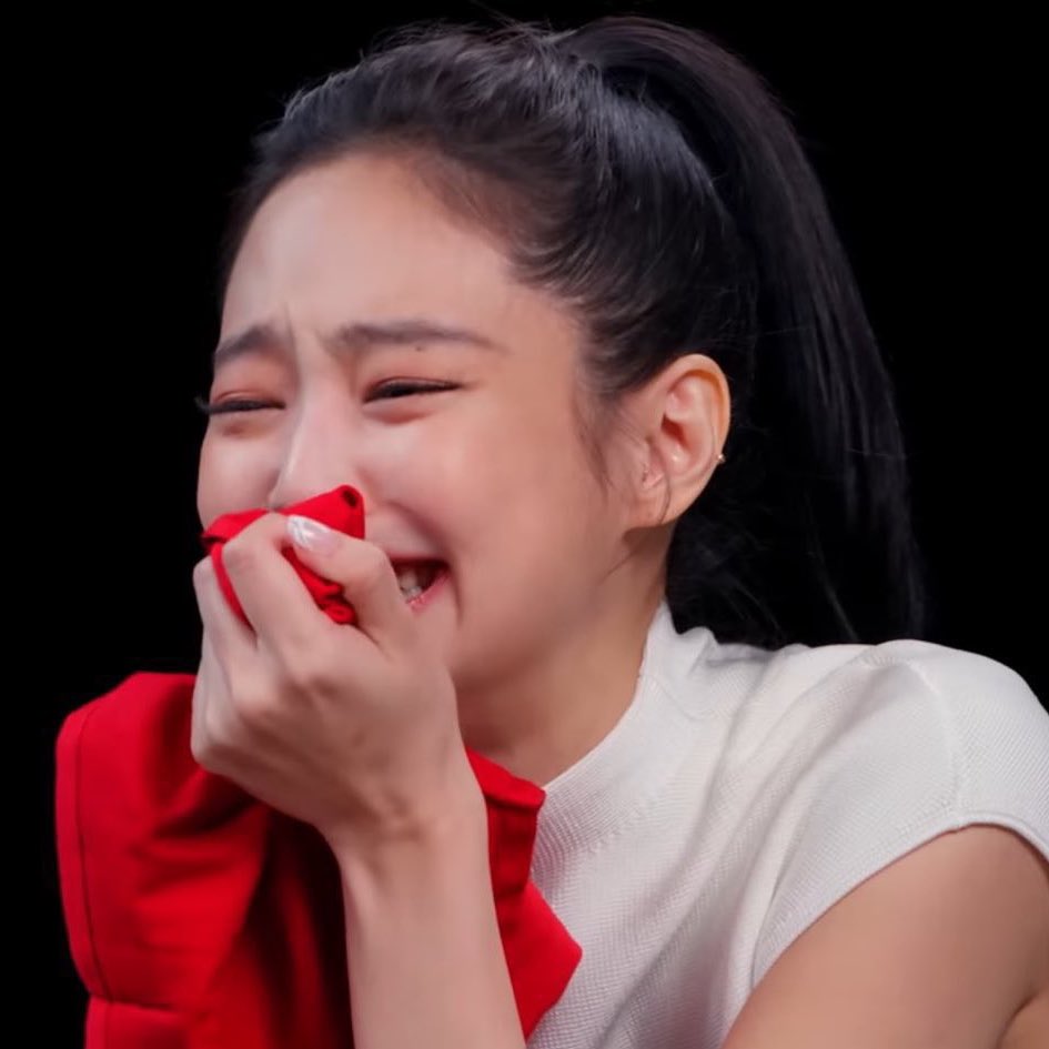 เคยคิดว่ารุปซ้ายเผ็ดที่สุด แต่ตอนนี้น่าจะรูปขวาที่เผ็ดกว่า