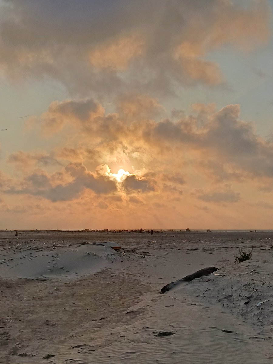 basem_sh3ipa's tweet photo. Sunset 🌕❤️ https://t.co/X5sdogxUzx