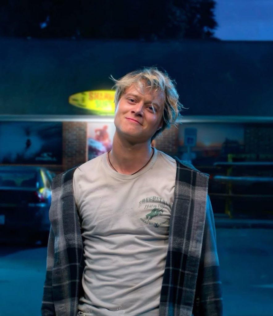 e quando ela encontrar o anel que ele roubou pra dar pra ela no bolso do casaco ataaa