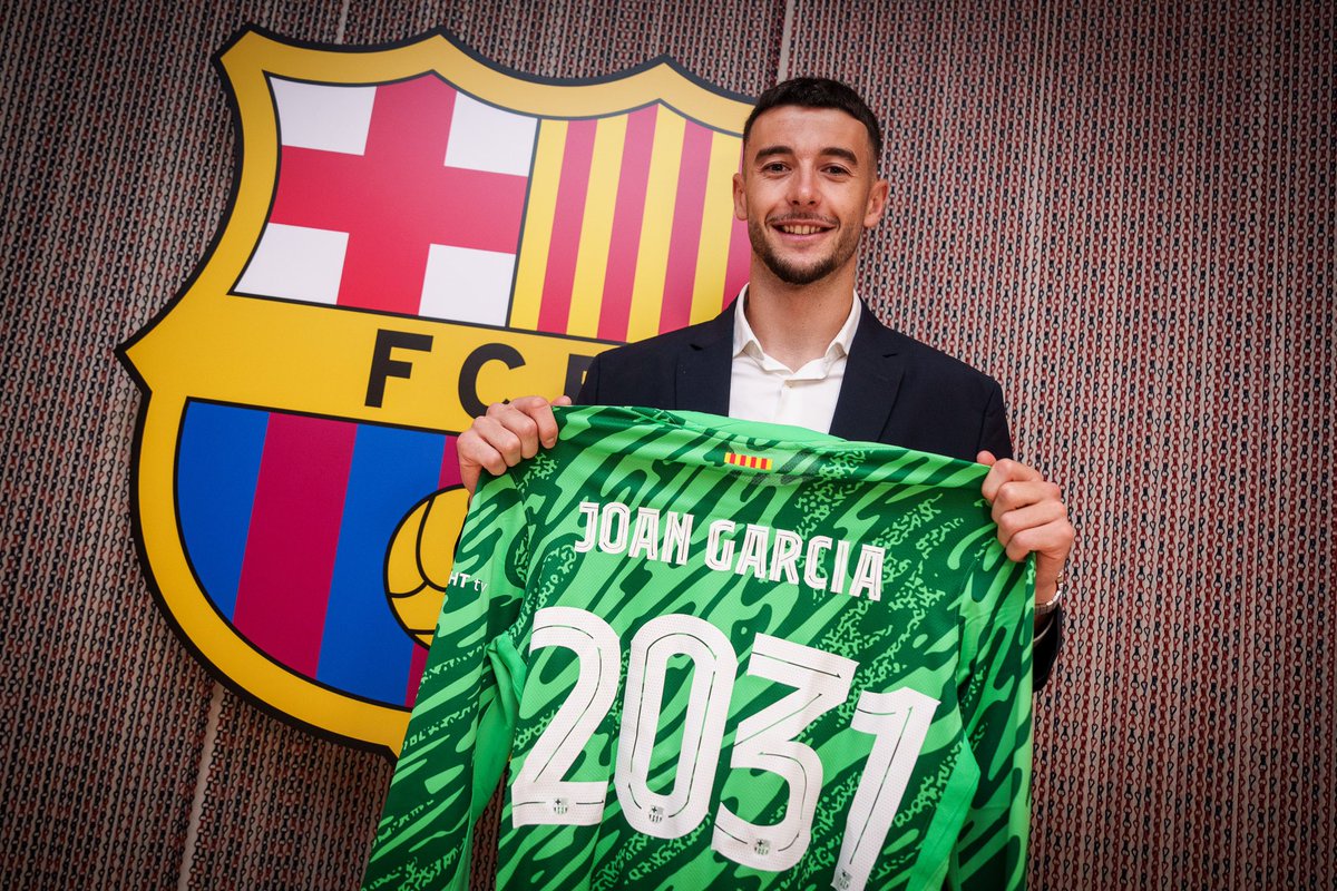 خوان جارسيا حارس برشلونة حتى عام 2031!

نهاية وقت الألماني ، انتهى عصره في برشلونة ، أكثر حارس جلب للفريق الحزن و البؤس و العار عبر التاريخ ، حارس شارك في جميع فضائح برشلونة في دوري الأبطال آخر 9 سنوات.

و من هنا ، يبدأ عصر جديد ، عصر خوان جارسيا ، عصر الأمجاد و البطولات! 🧤💙❤️