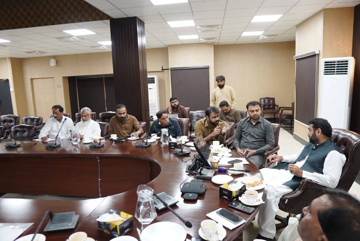 ٹاؤن حسین آباد کے چیئرمین عمیر مولا بخش چانڈیو نے میئر سیکریٹریٹ حیدرآباد میں ایک اہم اجلاس میں شرکت کی، جس میں مون سون کے دوران وضو واہ کے لیے ہنگامی ردعمل کے منصوبے کو حتمی شکل دی گئی۔ عوام کی حفاظت ہماری اولین ترجیح ہے۔ 
<a href="/UmairMBChandio/">Umair Moula Bux Chandio</a>