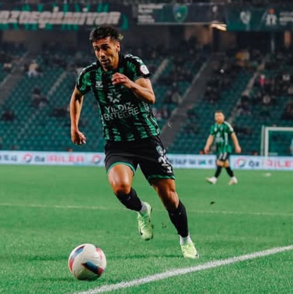 TFF 1LİG (@1lig_tff) on Twitter photo Ahmet İlhan Özek ve Sergen Piçinciol transferleri ile sezona hizli bir giriş yapan 2.Lig’in yeni ekibi #Aliağa FK, son iki sezon Kocaelispor ve Bodrum FK’da şampiyonluk yaşayan orta saha oyuncusu Samet Yalçın’ın transfer şartlarını araştırıyor. 🟡⚫️
Via <a href="/nazimturknas/">Nazım Türknas</a> Ahmet İlhan Özek ve Sergen Piçinciol transferleri ile sezona hizli bir giriş yapan 2.Lig’in yeni ekibi #Aliağa FK, son iki sezon Kocaelispor ve Bodrum FK’da şampiyonluk yaşayan orta saha oyuncusu Samet Yalçın’ın transfer şartlarını araştırıyor. 🟡⚫️
Via <a href="/nazimturknas/">Nazım Türknas</a>