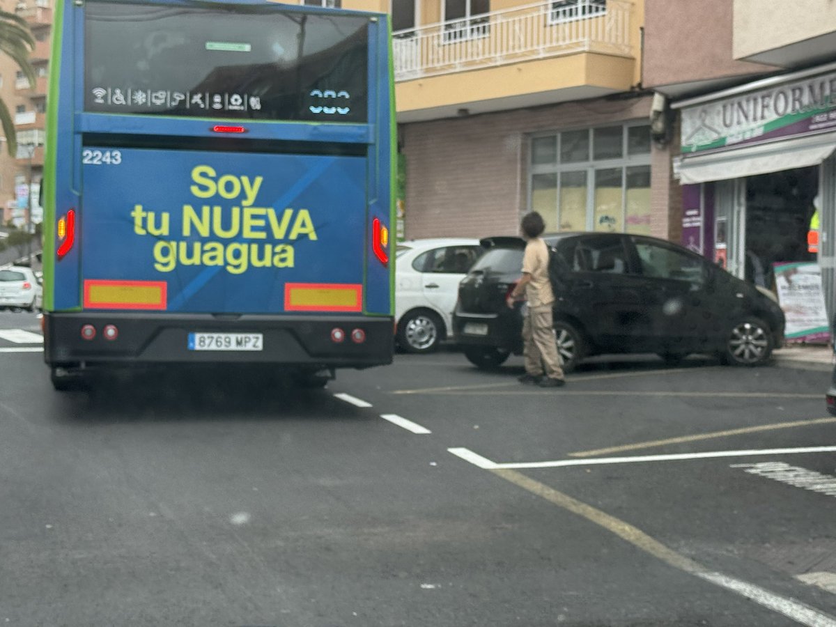 jetaparking1's tweet photo. #losRealejos #PoliciaLocalLosRealejos
@SyELosRealejos  con lo fácil que es mantener el orden en los aparcamientos, ahora se dedican a utilizar el radar…….. claro, es más productivo!! https://t.co/kOREdu9Ub6