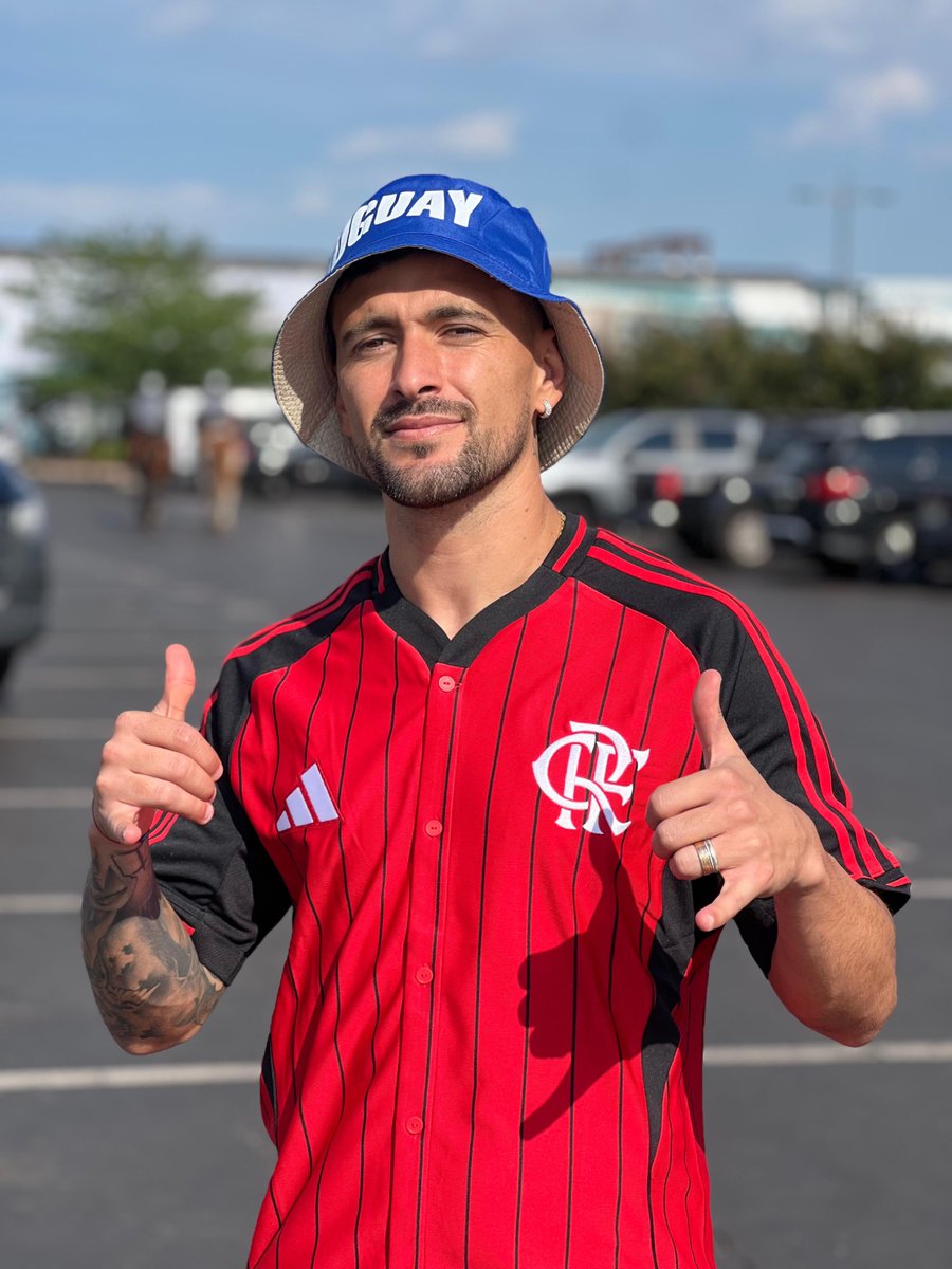 GiorgiandeA's tweet image. Uruguaio mas carioca que tem ❤️🖤🫡