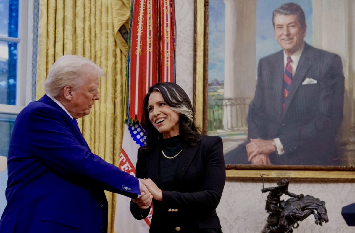 EnriAlejandroTV's tweet image. In a calculated effort to force DNI Tulsi Gabbard out by making President Trump feel “undermined,” globalist-neocon forces are conspiring to give the President the false impression that Gabbard is ACTIVELY and PUBLICLY asserting that the IC has definitively cleared Iran of…