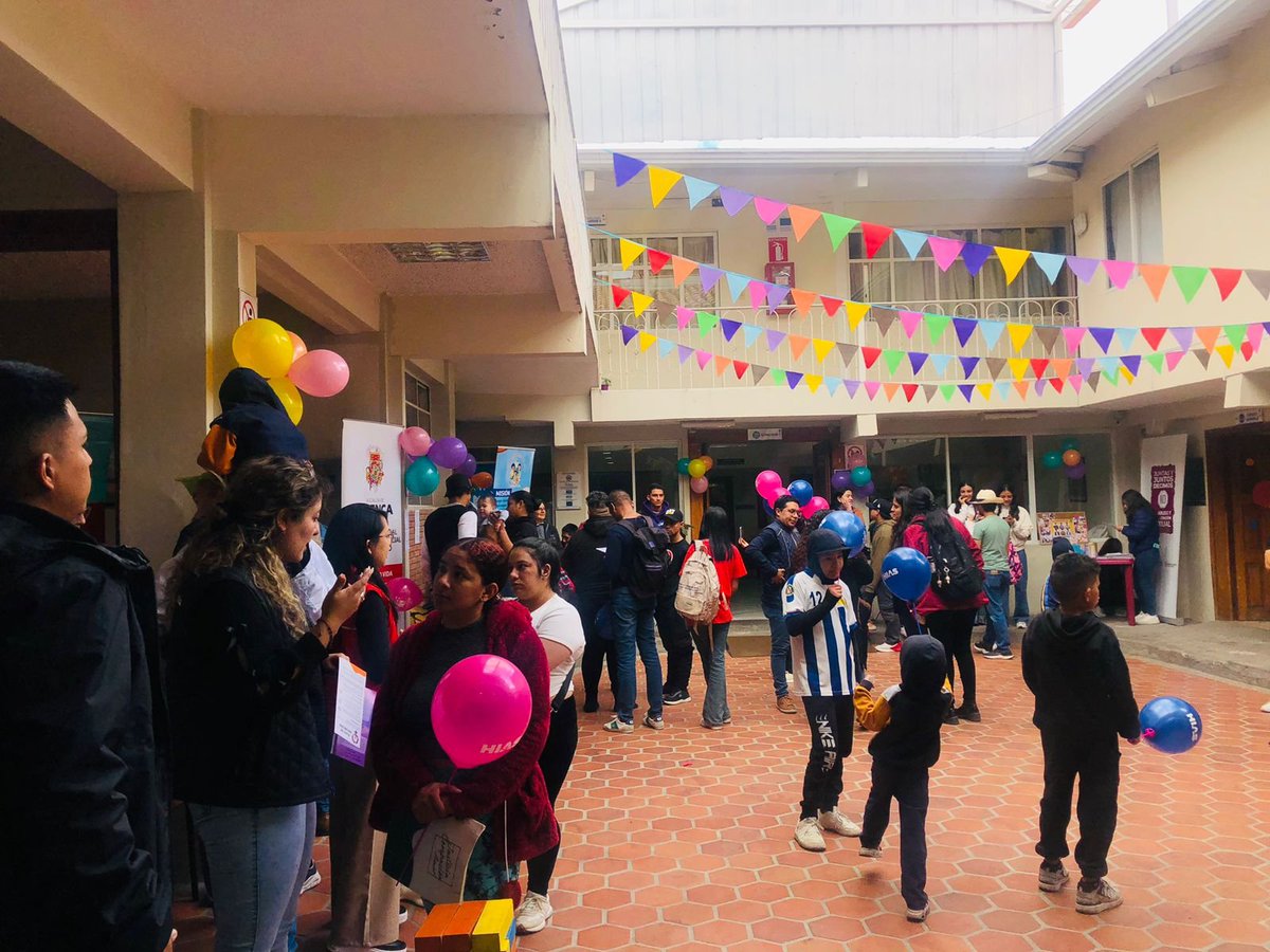 ACNUR Ecuador (@acnurecuador) on Twitter photo En conmemoración del #DiaDelRefugiado en #Cuenca, junto a <a href="/HIAS_ECUADOR/">HIAS Ecuador</a> y la Posada San Francisco, realizamos la Casa Abierta Desde Ecuador sirviendo con Amor, un llamado a la solidaridad con las personas desplazadas por la fuerza🫂 En conmemoración del #DiaDelRefugiado en #Cuenca, junto a <a href="/HIAS_ECUADOR/">HIAS Ecuador</a> y la Posada San Francisco, realizamos la Casa Abierta Desde Ecuador sirviendo con Amor, un llamado a la solidaridad con las personas desplazadas por la fuerza🫂