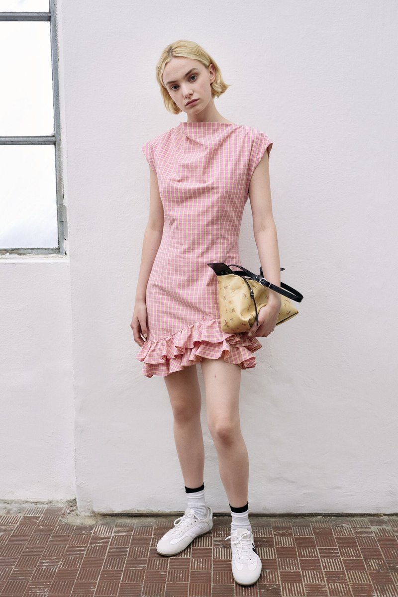 kendam_com's tweet image. MSGM Resort 2026 collection lookbook (34 outfits) kendam.com/news/lookbooks…

#MSGM #Resort2026 #RE26 #Lookbooks #Italy #Fashion #Kendam