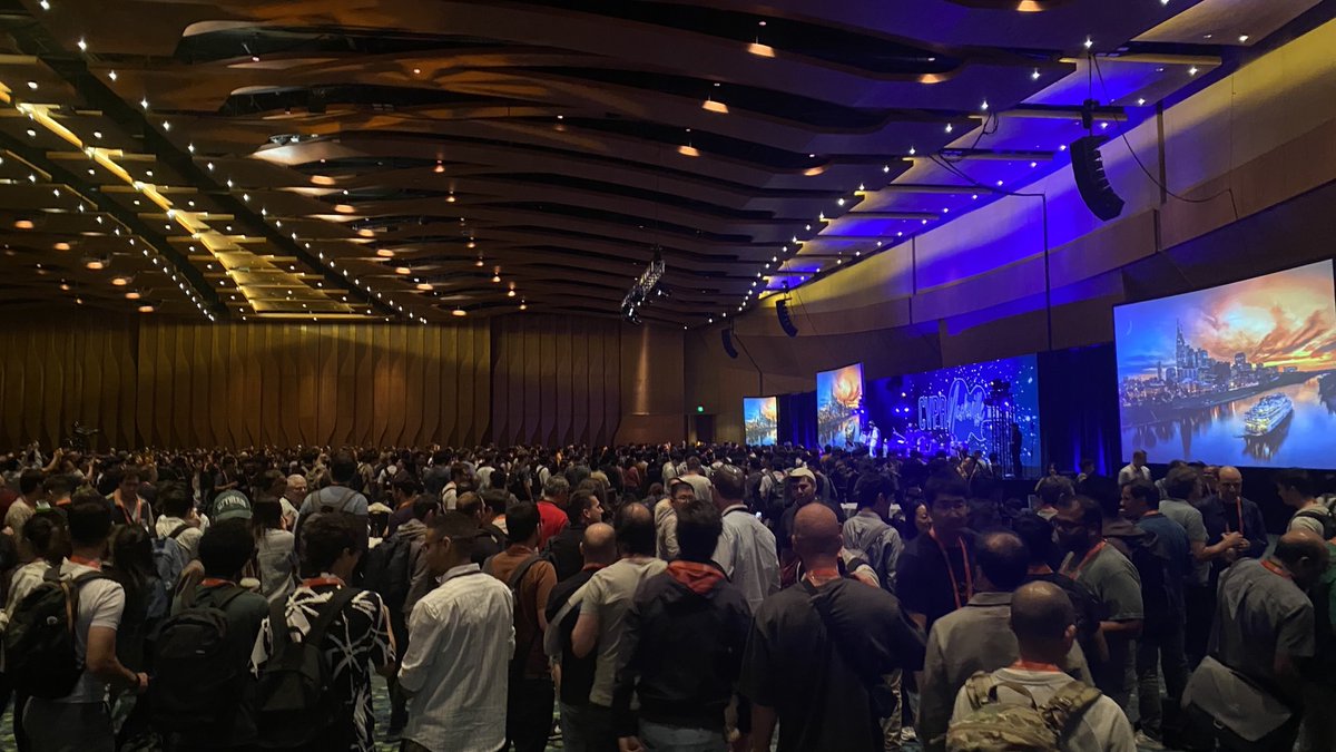 Ukita_Lab's tweet photo. Had an amazing time at #CVPR2025 in Nashville — great talks, great people, and great hot chicken! https://t.co/wwlEaGthQn