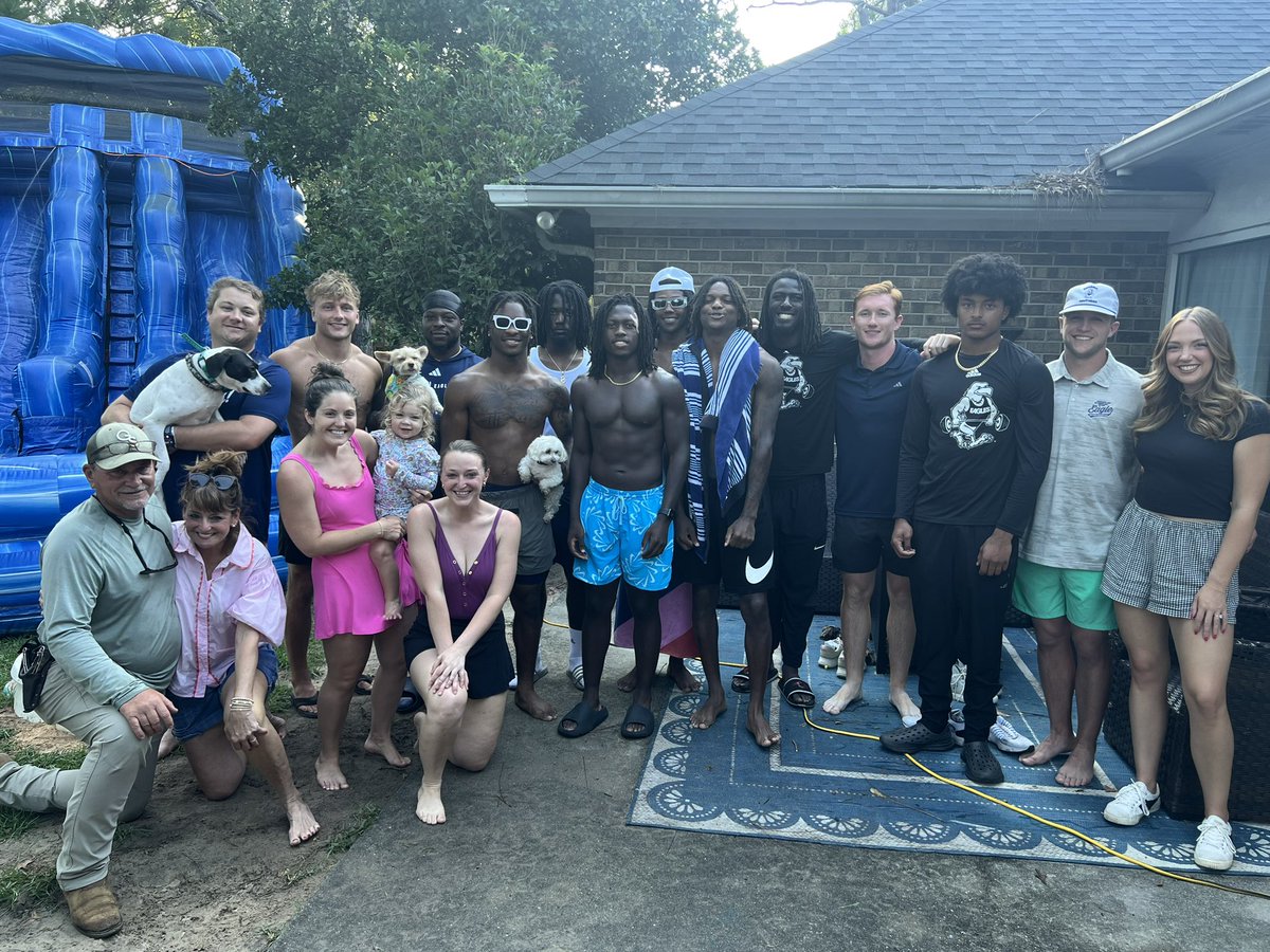 Fishing trip ✅
Food ✅
Blow up water slide ✅

All of that is awesome but it’s nothing compared to these people!

I love this group! #SafetiesDay #GATA #FullDSoon👀
