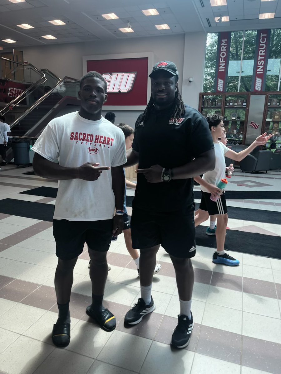 RPayep's tweet image. I had another great day at the @SHU__Football camp. Thank you to @Coach_Amakihe for the visit!!
@Tharealmaddawg @Pascal_Masson @cndf_nd @CoachJeanSG