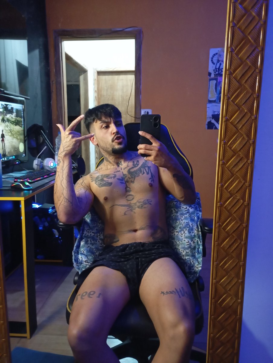 omokonann's tweet photo. just wanted to say i bought a mirror https://t.co/eR65y2kdME