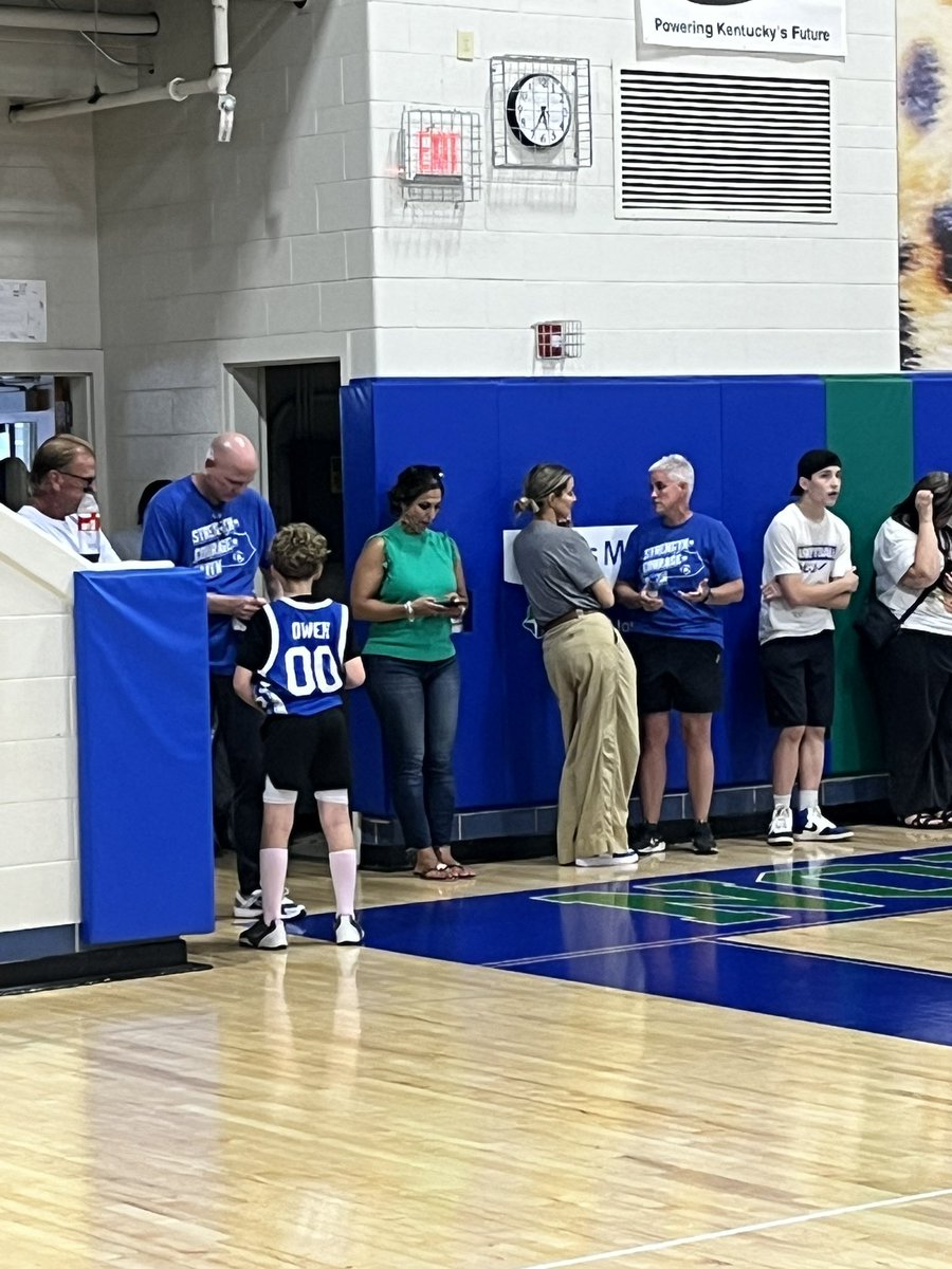 Colby Wilson (@colbyywilsonn) on Twitter photo Kids are also getting autographs from Jeff Sheppard. Both him and Stacey are here to support. #BBN <a href="/FOX56News/">FOX 56 News (WDKY)</a> Kids are also getting autographs from Jeff Sheppard. Both him and Stacey are here to support. #BBN <a href="/FOX56News/">FOX 56 News (WDKY)</a>