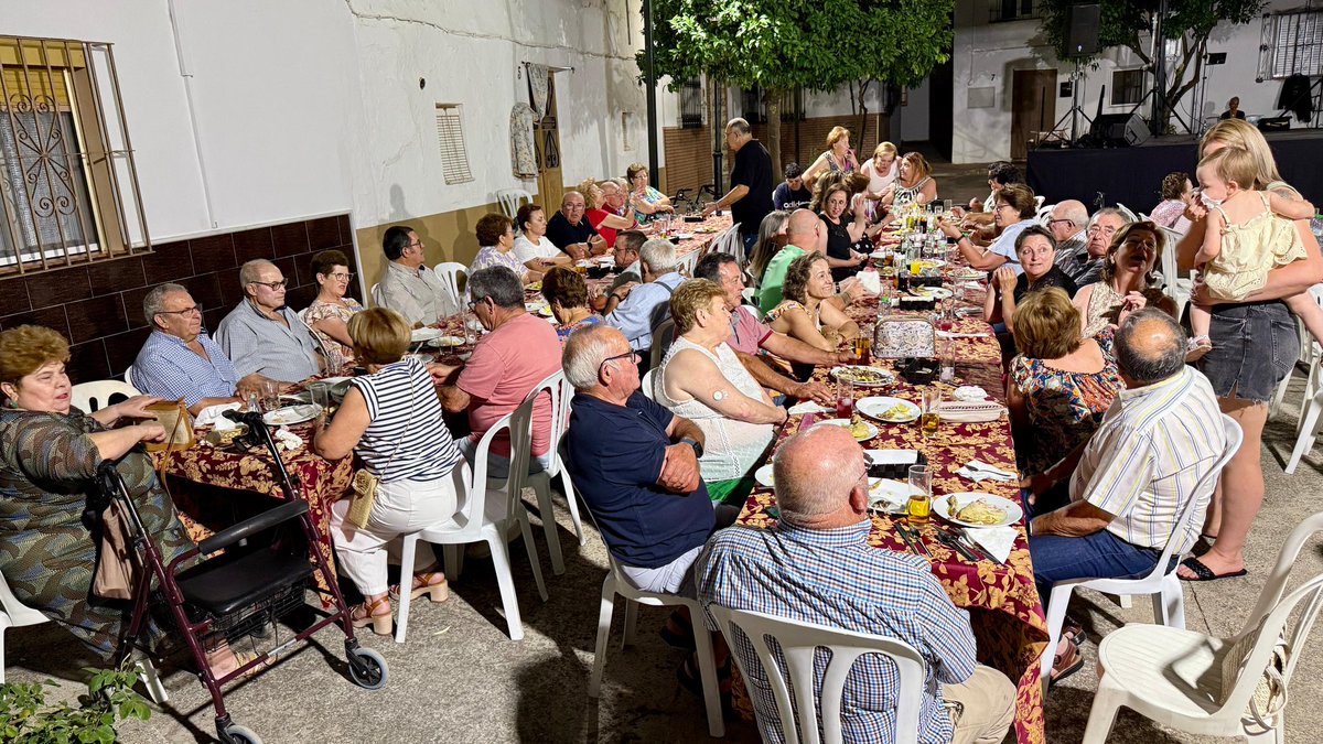 🎉 Fin de semana de celebración, tradición y fiesta en la pedanía de Cañadas de Pareja

Hoy viernes, los concejales <a href="/juanrosasgallar/">Juan Rosas Gallardo</a>, <a href="/antgarm/">AntonioGarciaMendoza</a> y <a href="/srsrios/">Sara Rios🇪🇸</a> acompañan a los presentes en la 'Cena de los Mayores'

#Antequera es #MásCiudad