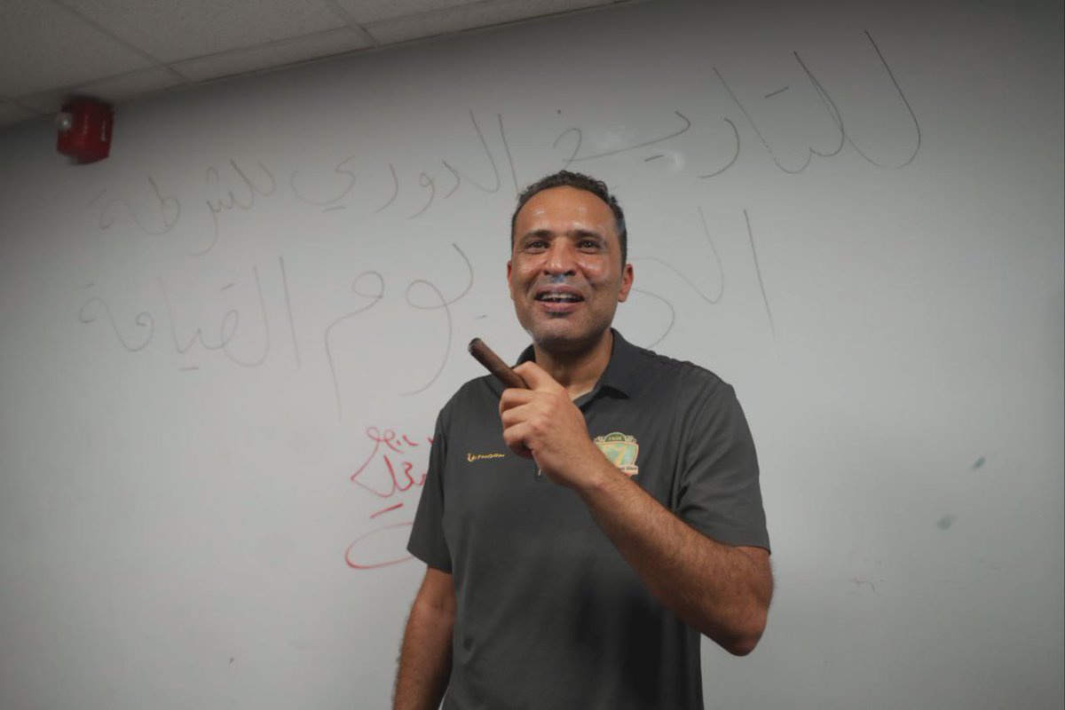 نادي الشرطة يكتب على الجدار بعد الفوز باللقب : 
" للتاريخ الدوري للشرطة الى يوم القيامة "