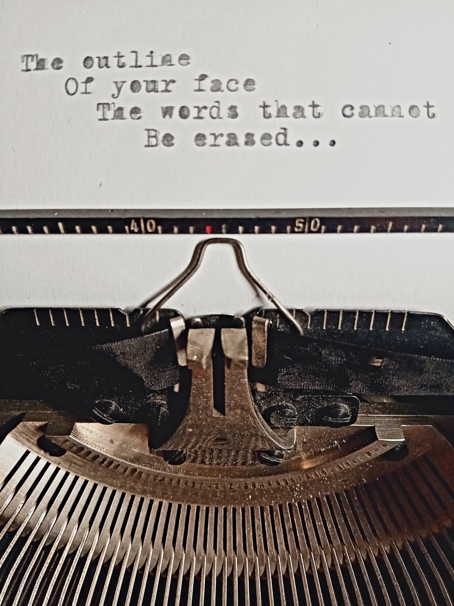 EmmaRugg's tweet image. The outline... #typewriter #typewritten