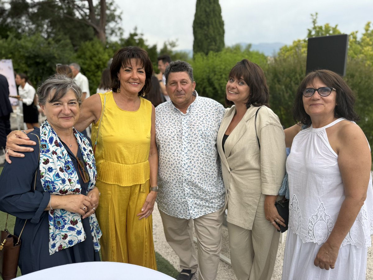 Dominiq_Estrosi's tweet image. La @FBTP06 a 130 ans : félicitations à son Président @MoulardPatrick et aux plus de 600 entreprises adhérentes qui bâtissent et façonnent notre territoire. 

Un moment fort pour saluer leur savoir-faire, leur engagement, leur professionnalisme, leur contribution à l’économie…