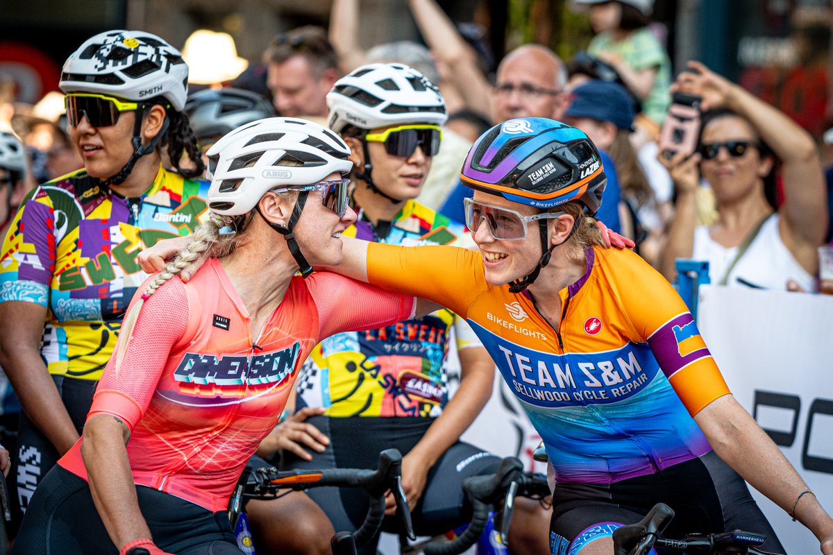 The #GastownGrandPrix is tough... but not as tough as resisting the urge to hug at the finish line! 🤗🤗🤗

Photo Credits: Scott Robarts

#GGP2025 #gastown #bcsuperweek #vancouverevents