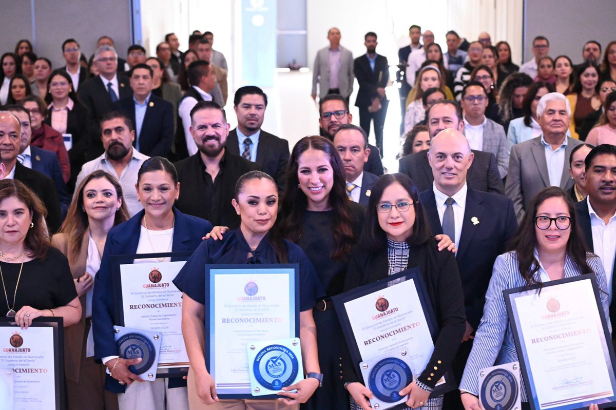 Irapuato tiene el gobierno con mejor calidad en atención, servicios y buenas prácticas en el estado de Guanajuato, con el reconocimiento de la labor que realiza personal de siete dependencias municipales otorgado por el Gobierno del Estado, a través de la Secretaría de la
