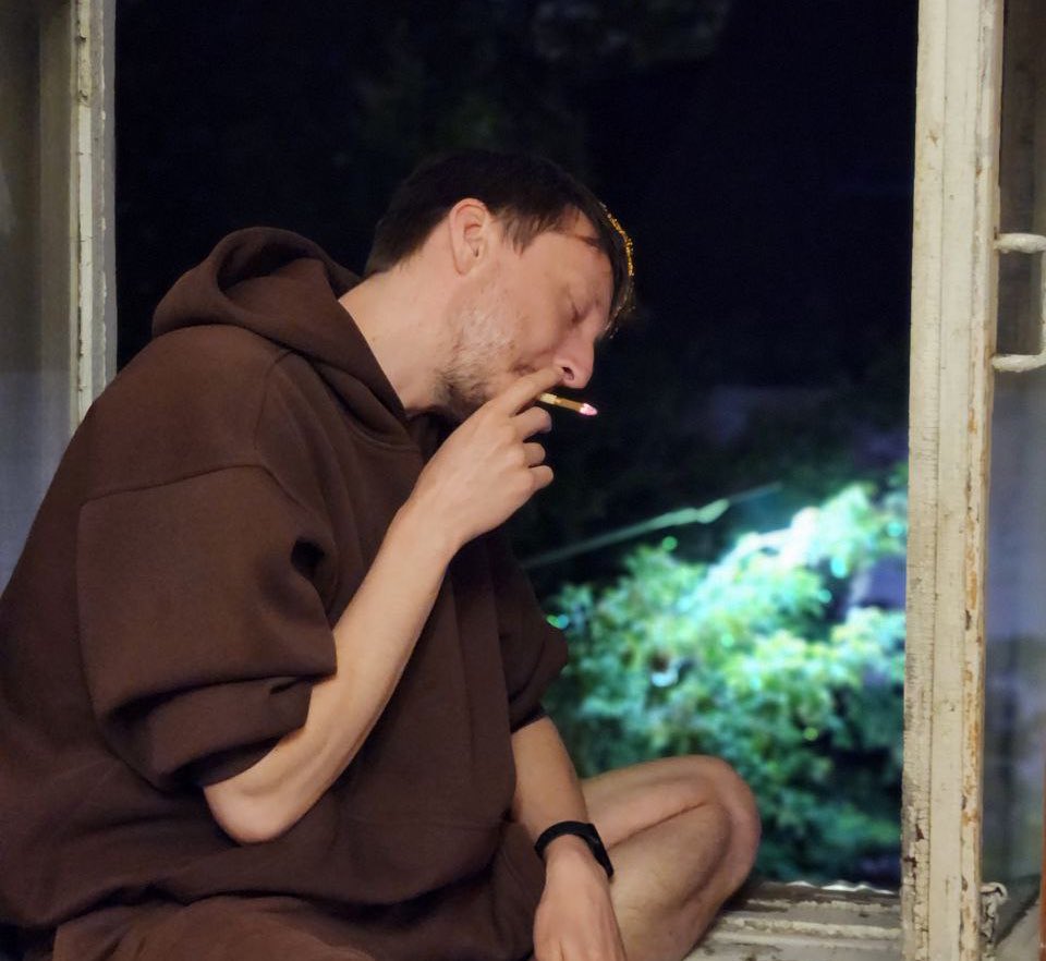 imtiredx_x's tweet image. hotboxin’ the summer night