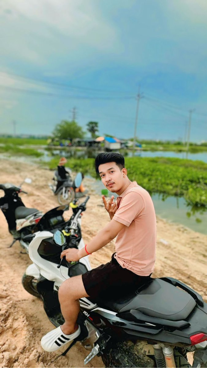 Hea Long_ឡុង tweet media