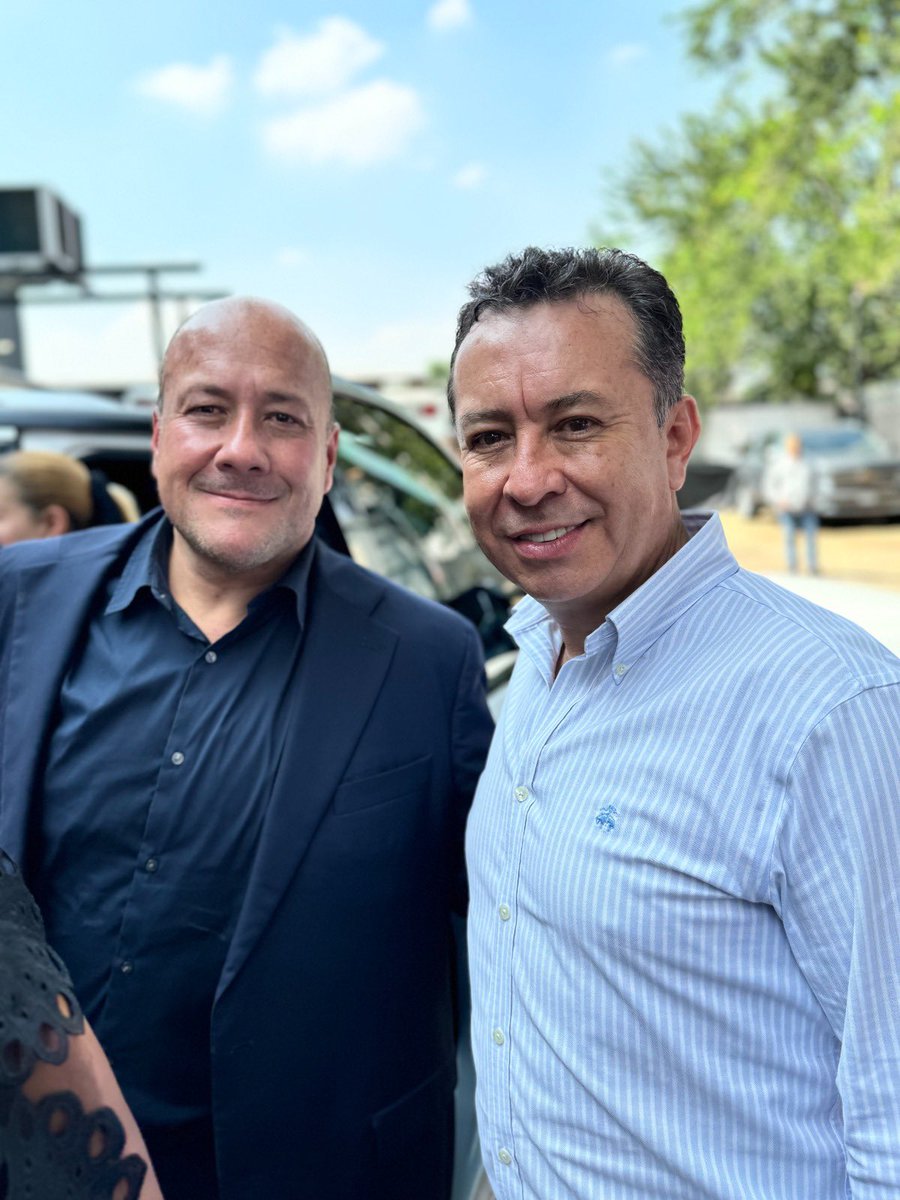 Manuel Romo (@manuelromop) on Twitter photo ¡Feliz Cumpleaños! al impulsor del proyecto que está cambiando la historia de Jalisco y de Mx, quien seguramente hará lo mismo con mis Chivas, que mucha falta le hace recuperar su esencia y orgullo. Felicidades amigo <a href="/EnriqueAlfaroR/">Enrique Alfaro</a> que cumplas todos tus propósitos como siempre. ¡Feliz Cumpleaños! al impulsor del proyecto que está cambiando la historia de Jalisco y de Mx, quien seguramente hará lo mismo con mis Chivas, que mucha falta le hace recuperar su esencia y orgullo. Felicidades amigo <a href="/EnriqueAlfaroR/">Enrique Alfaro</a> que cumplas todos tus propósitos como siempre.