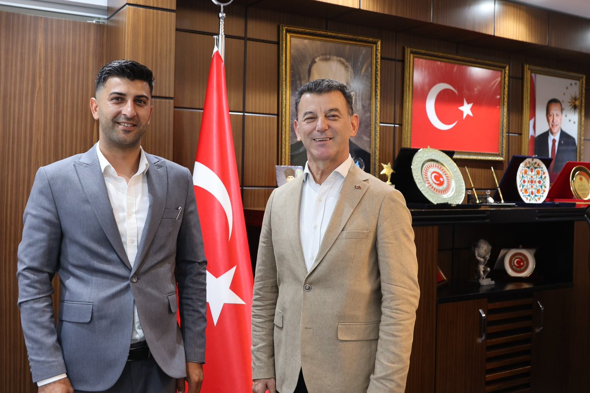 Başkan Yardımcılığı görevi sürecinde vatandaşlarımızın sorunlarıyla birebir ilgilenen, aldığı sorumlulukla yükümüzü hafifleten ve Kapaklımıza önemli hizmetlerde bulunan Sn. Servet Adıgüzel’e teşekkür ediyorum.

Kıymetli kardeşime başarılı siyasi hayatının devamını diliyorum.