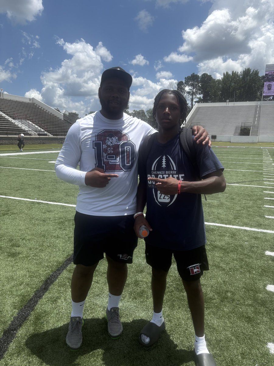 PJ Glenn (@pjglenn3) on Twitter photo Great day at SCSU 1-0 camp.
Thank you <a href="/dj_boldin/">Dj Boldin</a> <a href="/coachberry77/">Chennis Berry</a>
Go Dawgs!!!
<a href="/GroveRecruits/">Hillgrove Football Recruiting</a> <a href="/Justin_DeShon/">Justin DeShon</a> Great day at SCSU 1-0 camp.
Thank you <a href="/dj_boldin/">Dj Boldin</a> <a href="/coachberry77/">Chennis Berry</a>
Go Dawgs!!!
<a href="/GroveRecruits/">Hillgrove Football Recruiting</a> <a href="/Justin_DeShon/">Justin DeShon</a>