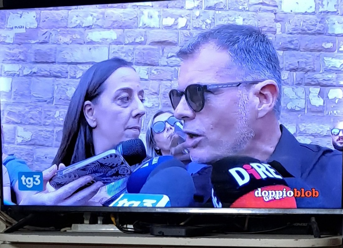 Quando un popolo non ha cultura lo si governa meglio 
#StefanoMassini siamo con te
#blob
