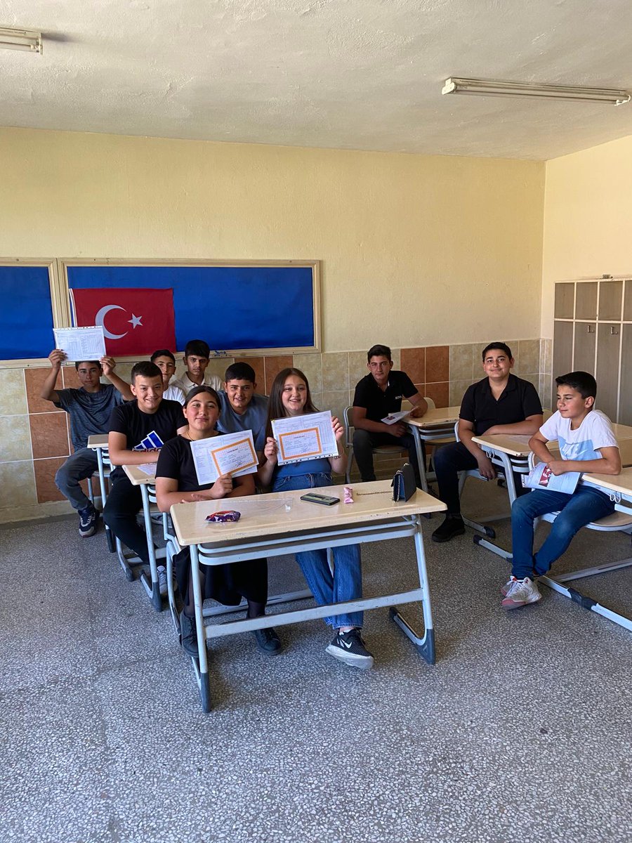 Okulumuza 12 yıl boyunca emek verip, değer yaratan müdür yardımcımız Erhan KÖYBAŞI'na yeni okulunda başarılar dileriz. Güzel bir tatili hak eden kıymetli öğrencilerimize eğlenceli, mutlu tatiller...