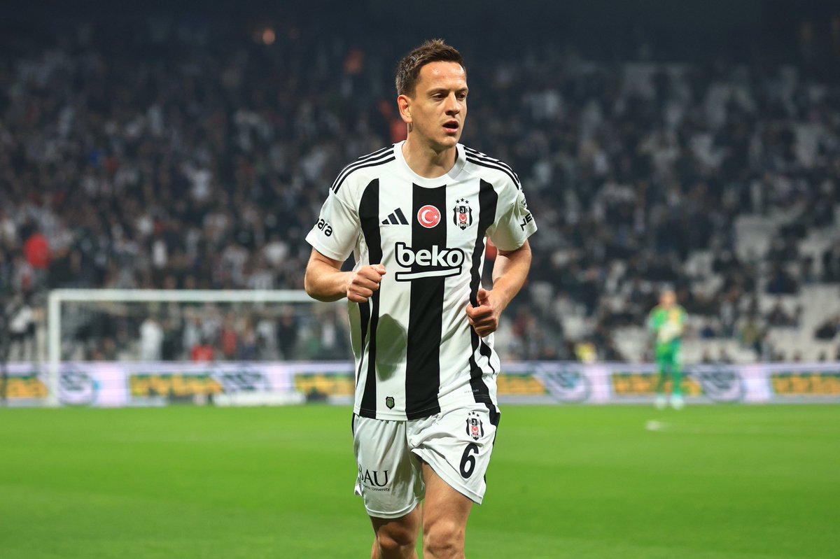 Shalke 04, Beşiktaş’ın yıldız oyuncusu Amir Hadziahmetoviç için Beşiktaş’a teklif yapmaya hazırlanıyor. 

( <a href="/abilasports/">A BILA</a> )