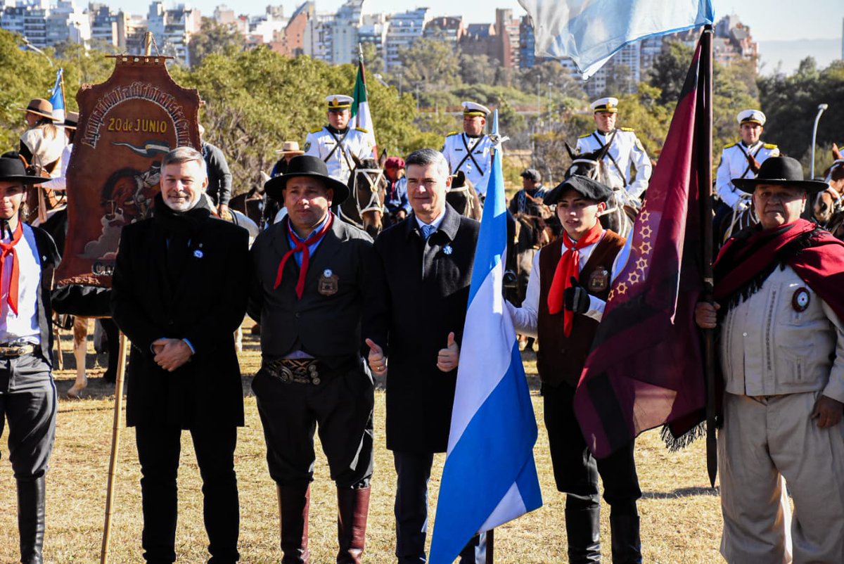 Estuvimos junto al intendente <a href="/PasseriniOk/">Daniel Passerini</a> en el monumento a Manuel Belgrano en el Parque Sarmiento, rindiendo homenaje a quien creó nuestra bandera en plena lucha por la independencia, allá por 1812.